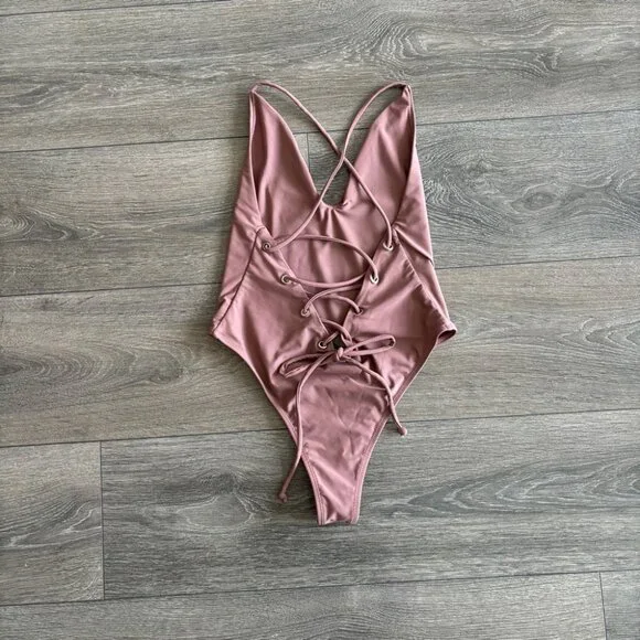 Tobi Better Off Rose Monokini - Picture 5 of 6